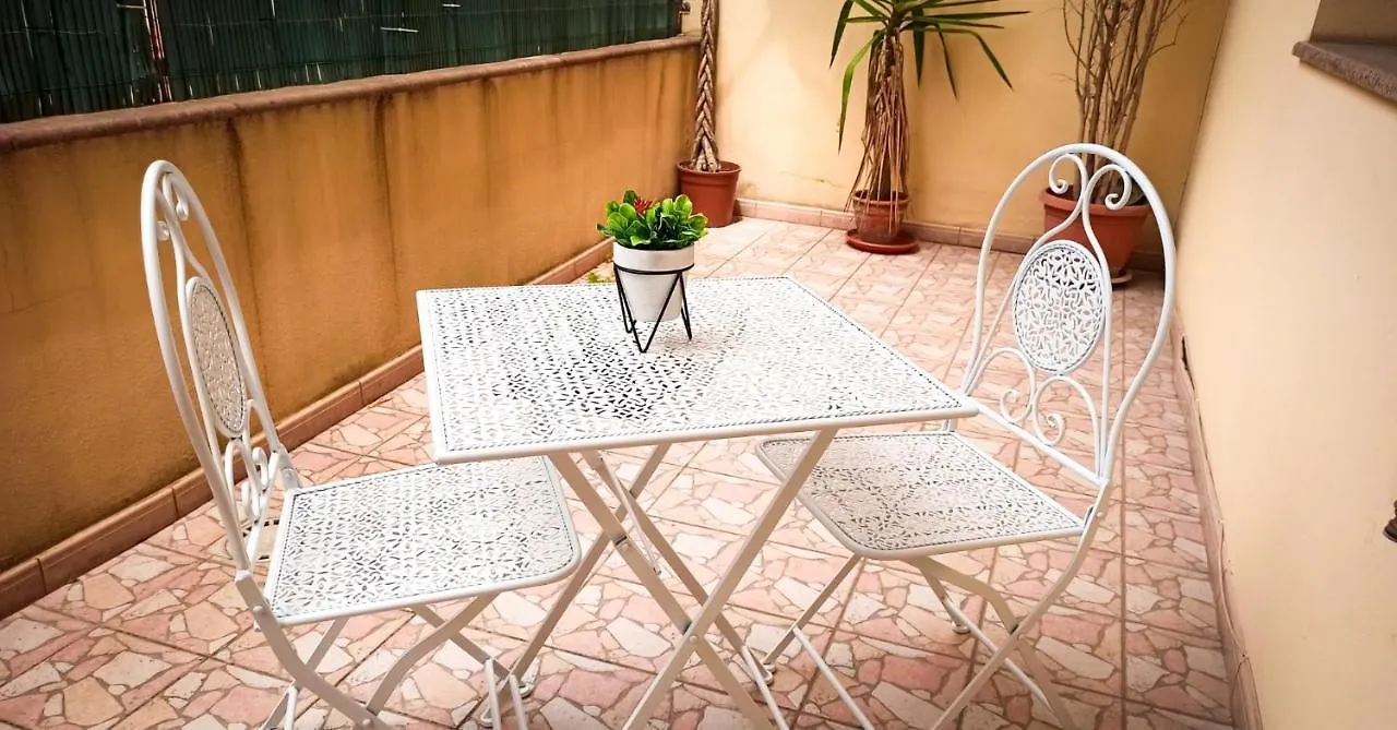Domumontegrappa - Appartamento Indipendente Con Giardino - Sestu 0*,